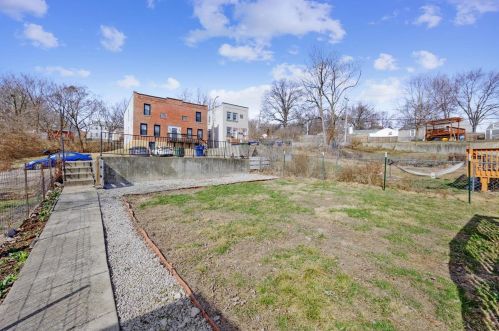 2011 Schaeffer Pl, Saint Louis MO 63139 exterior