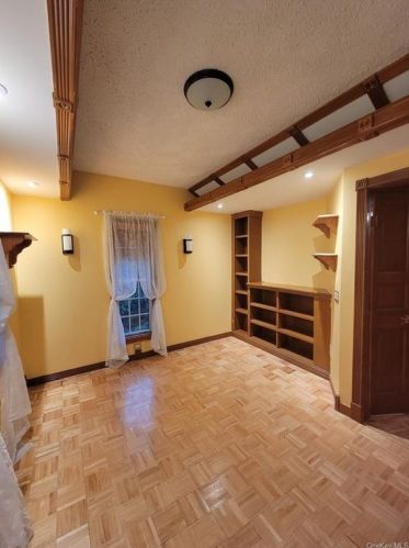 323 Grand Ave, Poughkeepsie NY 12603-4403 exterior