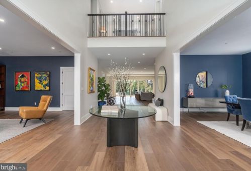 3060 Ellicott St, Washington, DC 20008-1039