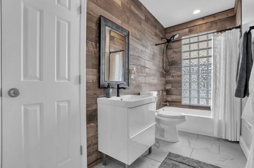 5225 Lotus Way, Pittsburgh PA  15201-2441 exterior