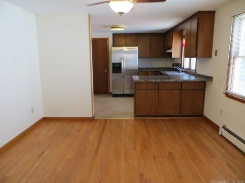 18 Earl St, Manchester CT  06040-4336 exterior