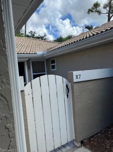 322 Emerald Bay Cir, Naples FL 34110-8666 exterior