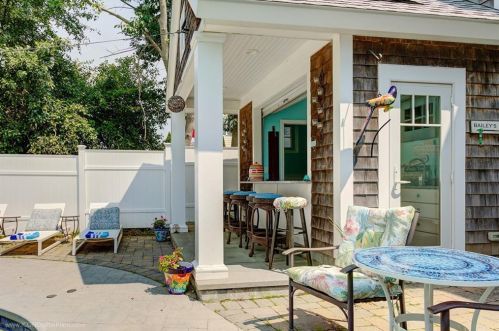 174 Center Ave, Middletown, RI 02842-6004