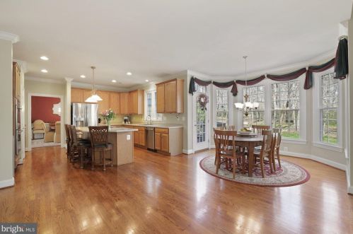 7001 Highland Mdw Ct, Alexandria VA 22315-3963 exterior