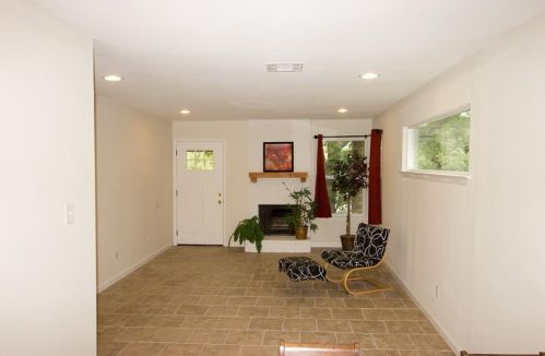 2401 Burleson Ct, Austin TX  78741-5603 exterior