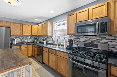 11832 Lavergne Ave, Chicago IL 60803-3927 exterior