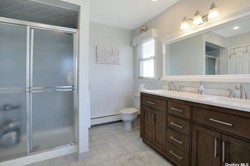 30 Buckingham Ln, Bohemia NY 11716-3979 exterior