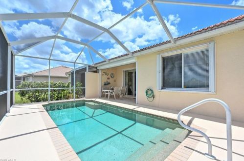 7755 Berkshire Pines Dr, Naples FL 34104-9488 exterior