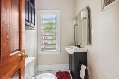 925 Lincolnway, Mishawaka IN 46544-3918 exterior