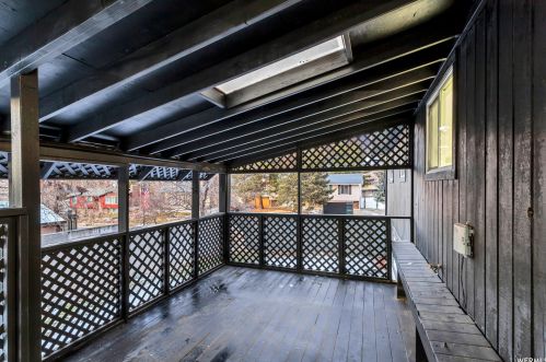 2197 Thistlewood Way, Sandy UT exterior