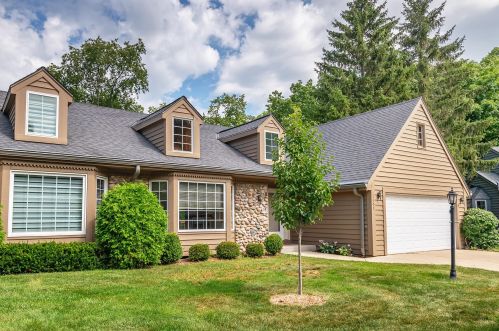 3809 Oakridge Ct, Milwaukee WI 53228-1367 exterior