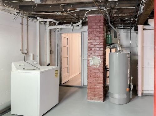 3 Johnson Ave, Peabody MA 01960-5225 exterior