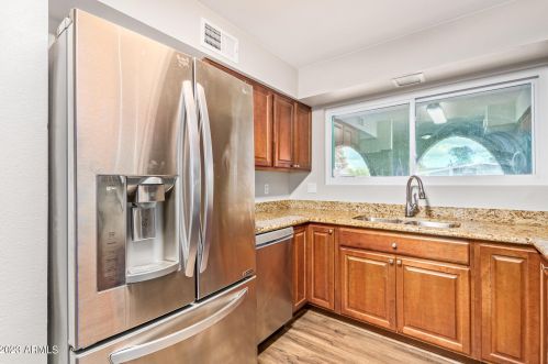 9040 40 Dr, Phoenix AZ 85019-2013 exterior