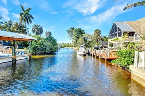 2654 Shoreview Dr, Naples FL 34112-5840 exterior