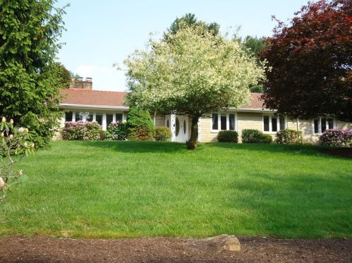 1047 Center Oak Dr, Pittsburgh, PA 15237-6111