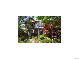 29691 Canterbury Ct, Farmington, MI 48331-4300