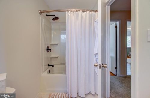 200 Applegate Dr, Trenton NJ 08690-1303 exterior