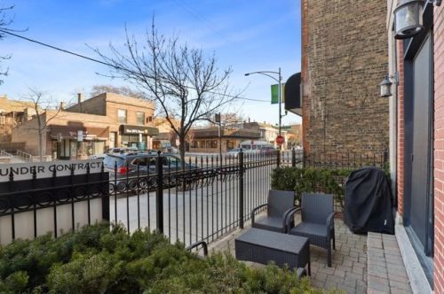 3504 Southport Ave, Chicago IL  60657-6877 exterior