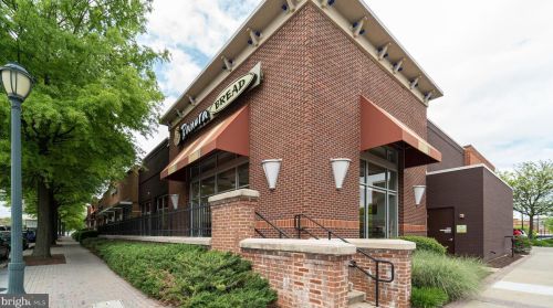 212 Fallsgrove Blvd, Rockville MD 20850-4711 exterior