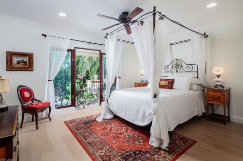 3232 Grn Dolphin Ln, Naples FL 34102-7916 exterior