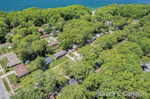 3024 Beach St, Meskegon MI 49441-1128 exterior