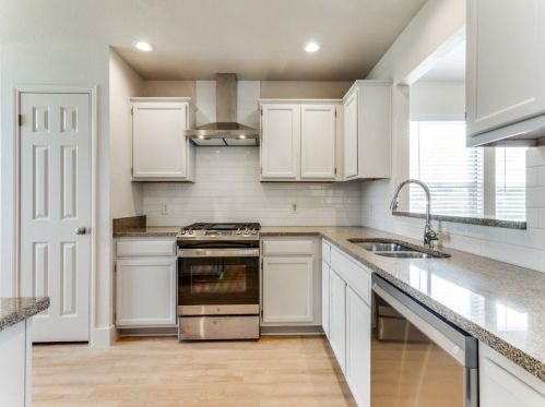 13400 Balamos Dr, Austin TX  78729-8012 exterior