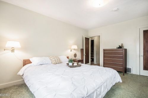 1401 Fremont Ave, Grand Rapids MI 49504-3017 exterior