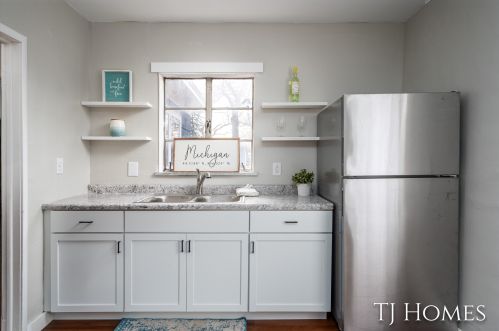 3237 6th St, Meskegon MI  49444-2845 exterior