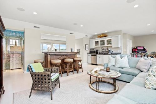 4 Hbr Vw Ave, Norwalk CT 06854-4822 exterior