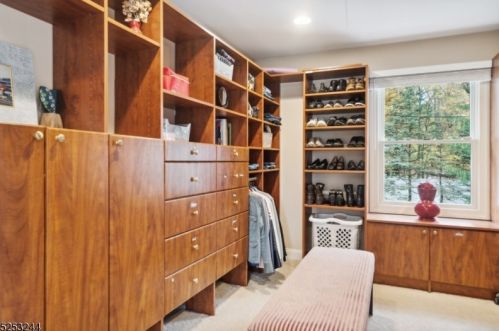 41 Cutter Dr, East Hanover NJ  07936-3047 exterior