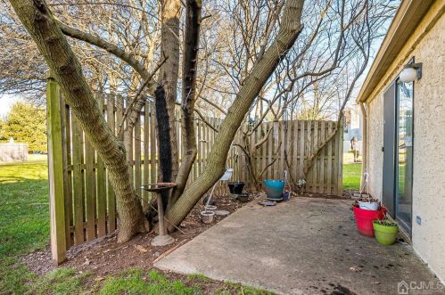 22 Carriage Pl, Edison NJ 08820-4020 exterior