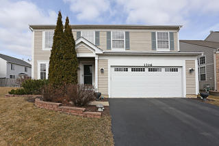 1706 Woodbury Ln, Aurora, IL 60503-5695