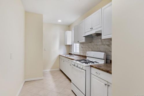 4256 Byron Ave, Bronx NY 10466-1516 exterior