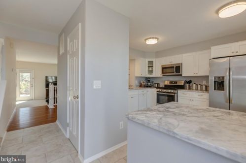 6016 Kestner Cir, Alexandria, VA 22315-4833