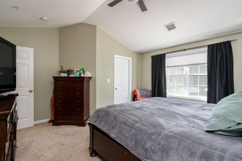 15 Townsend Dr, Dover NH 03820-6514 exterior