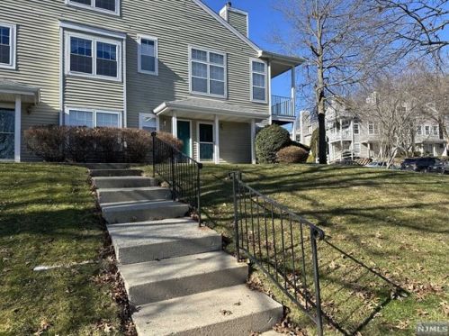 1260 Garrison Ct, Mahwah NJ  07430-3236 exterior