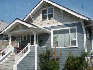 6520 21st Ave, Seattle WA  98117-5708 exterior