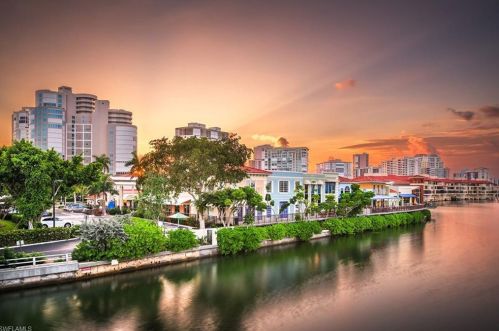 2990 Leeward Ln, Naples FL 34103-4038 exterior