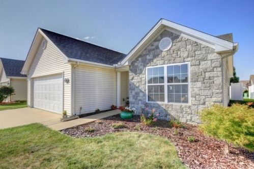 712 Newton Dr, Champaign IL  61822-1023 exterior