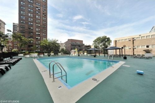 525 Hawthorne Pl, Chicago IL  60657-2907 exterior