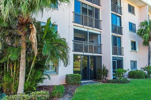 2400 Ocean Dr, Fort Pierce FL  81111-8018 exterior