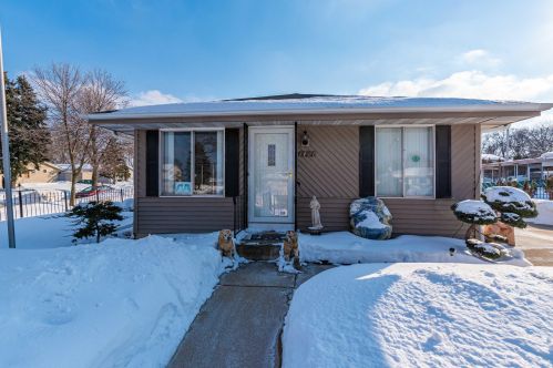 1401 Clayton Crest Ave, Milwaukee, WI 53221-3826