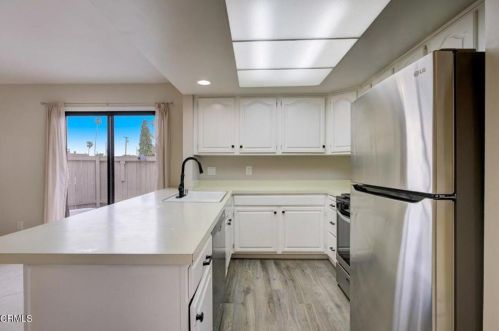 553 E St, Oxnard CA 93030-6983 exterior