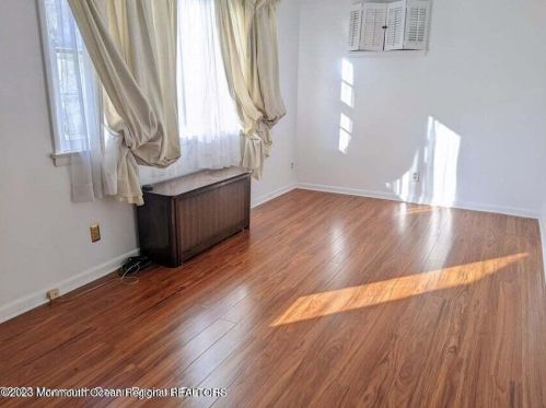 6 Lincoln Ave, Edison, NJ 08837-3217