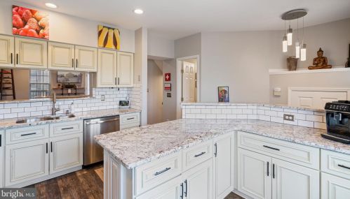 6005 Kestner Cir, Alexandria VA  22315-4834 exterior