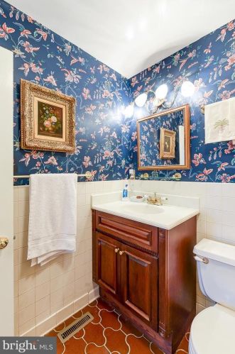 217 6 St, Washington DC 20003-1135 exterior