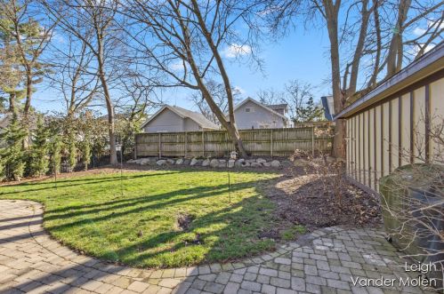 910 Pinecrest Ave, Grand Rapids MI 49506-3437 exterior