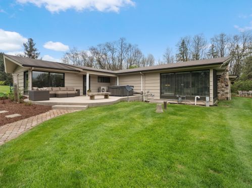 6613 Hartlaub Lk Rd, Manitowoc WI 54220-8845 exterior