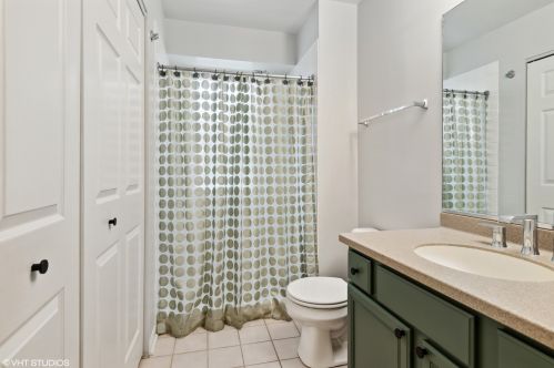 1774 Ainslie St, Chicago IL 60630-2018 exterior