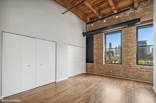 520 Huron St, Chicago IL  60654-3432 exterior